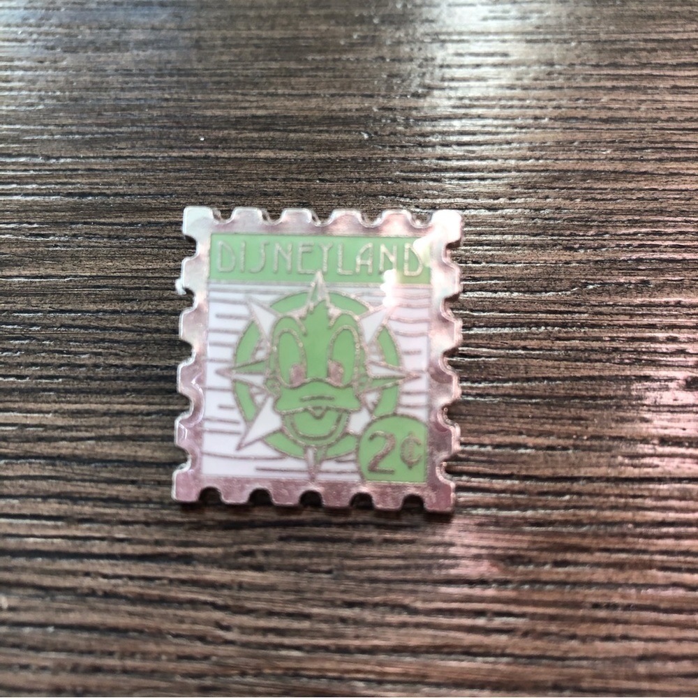 Disney Official Trading Pin: Disneyland 2 Cent stamp in Donald Duck